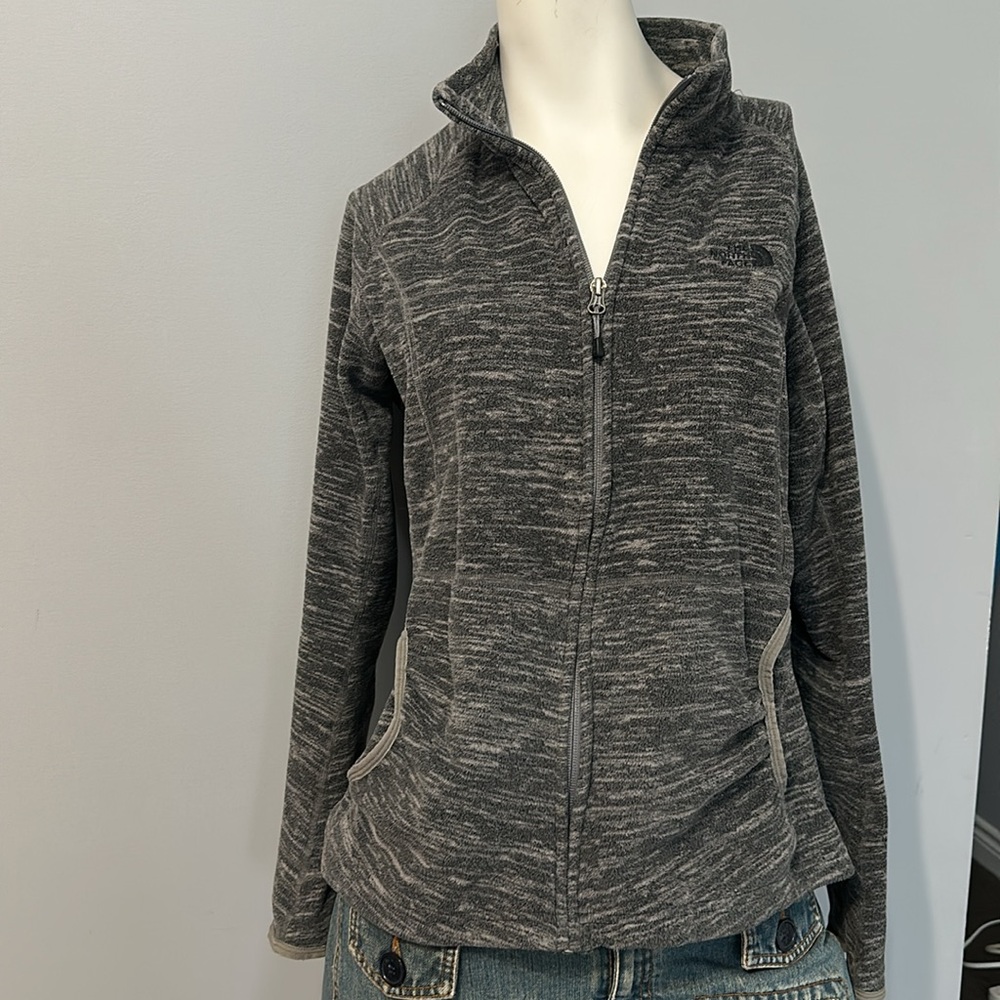 The North Face women’s fleece, size Large. Create a bundle & save! Lots listed!